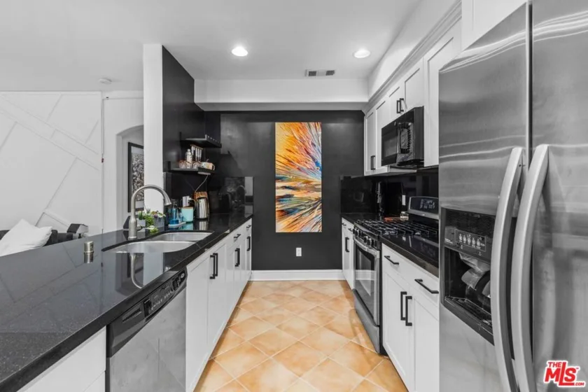 5037 Rosewood Avenue #101 photo 2