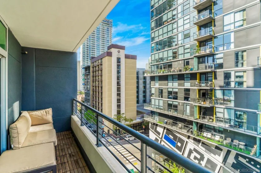 425 W Beech Street #805 photo 16