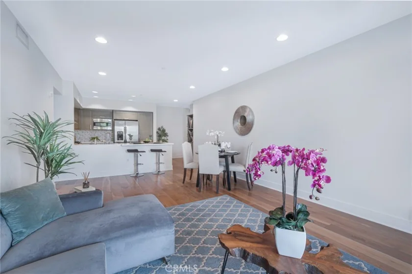7133 Hawthorn Avenue #302 photo 1