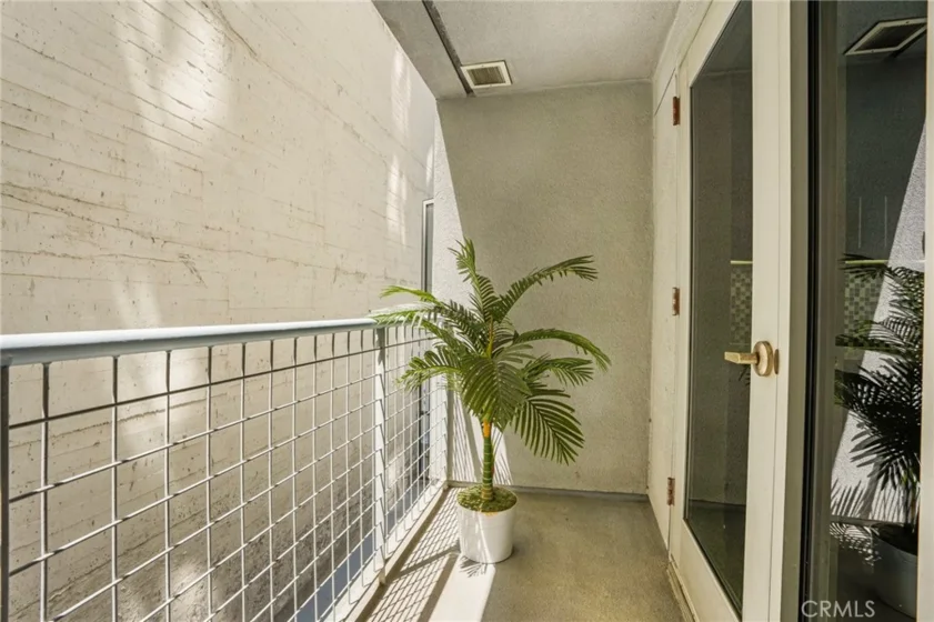 540 S Kenmore Avenue #203 photo 26