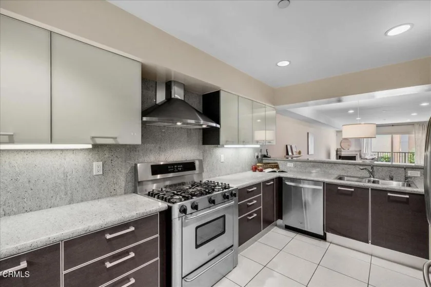 1353 N Fuller Avenue #204 photo 8