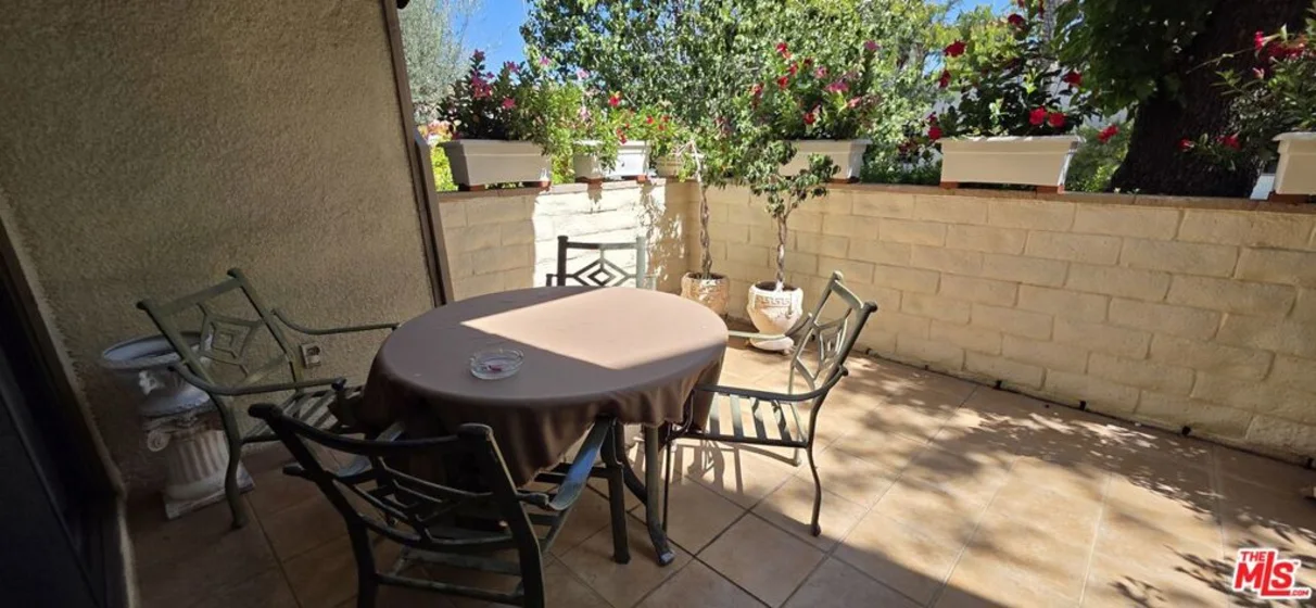 17707 Magnolia Boulevard photo 5