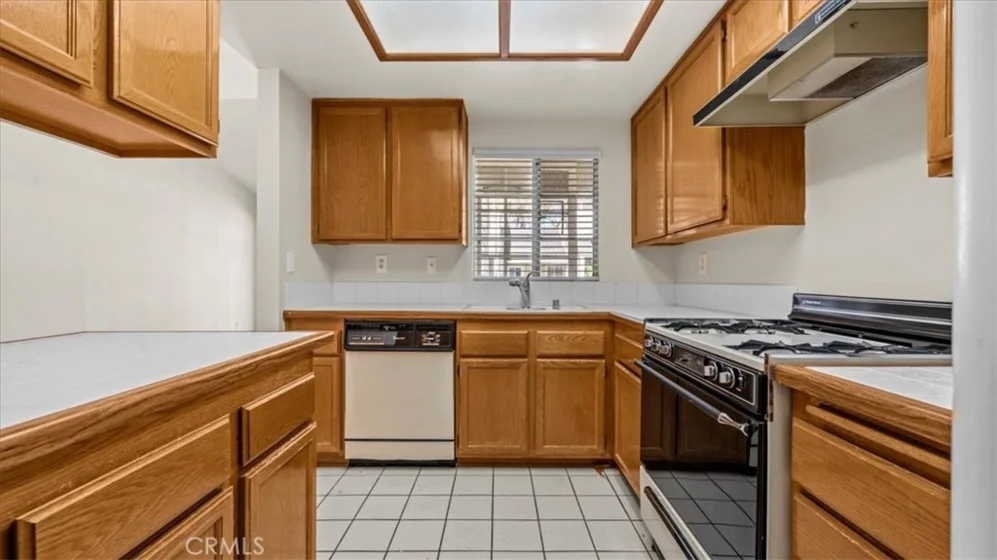 23506 Cambridge Road photo 16