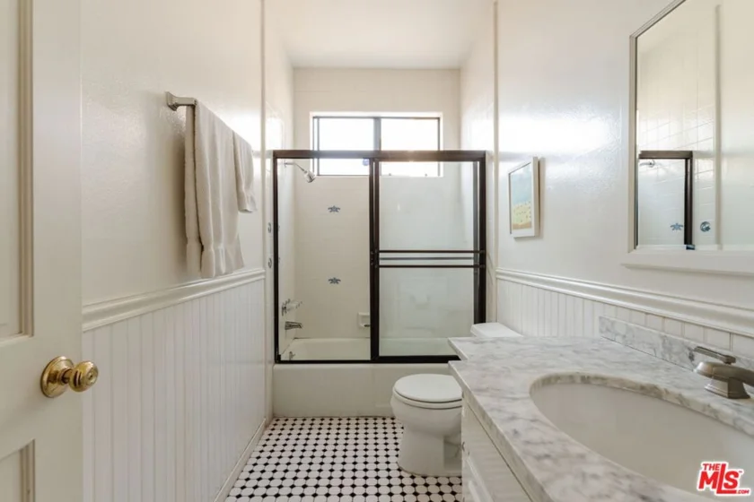 10336 Almayo Avenue #302 photo 26