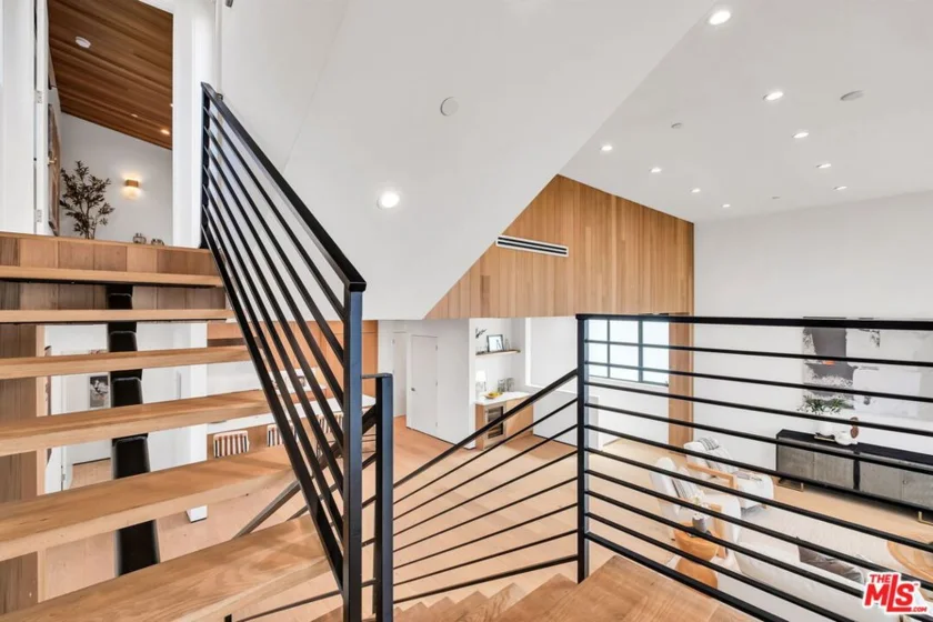 611 Broadway Street photo 23