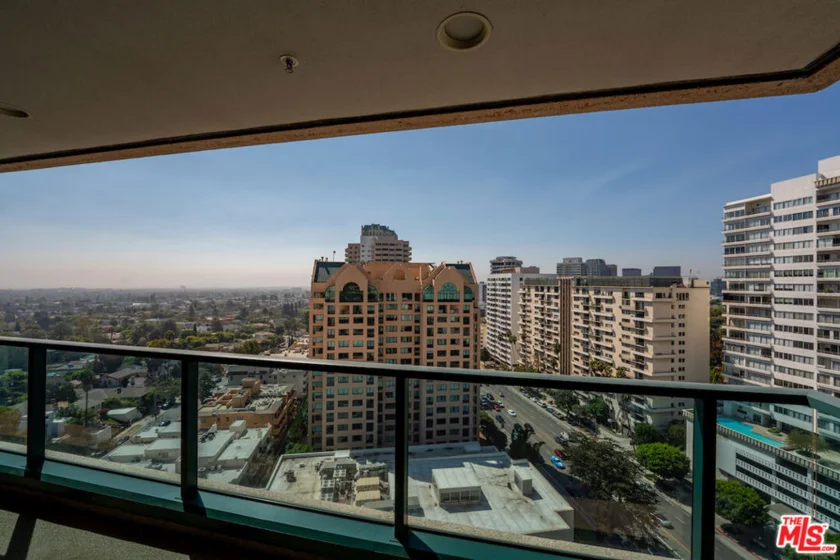 10490 Wilshire Boulevard #1402 photo 48
