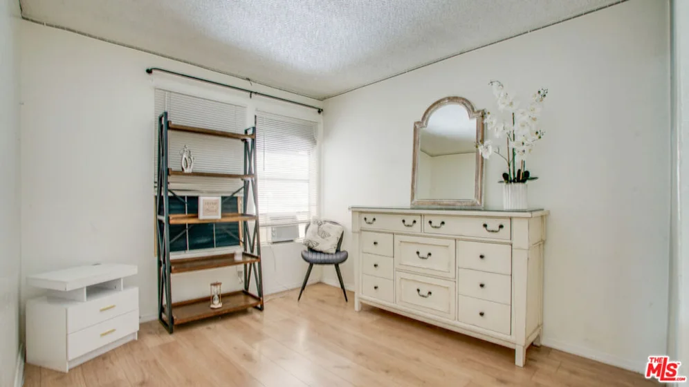 302 E Chestnut Avenue #215 photo 19
