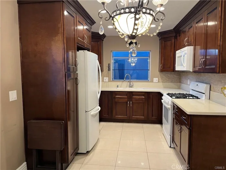 13775 Glenoaks #8 photo 4