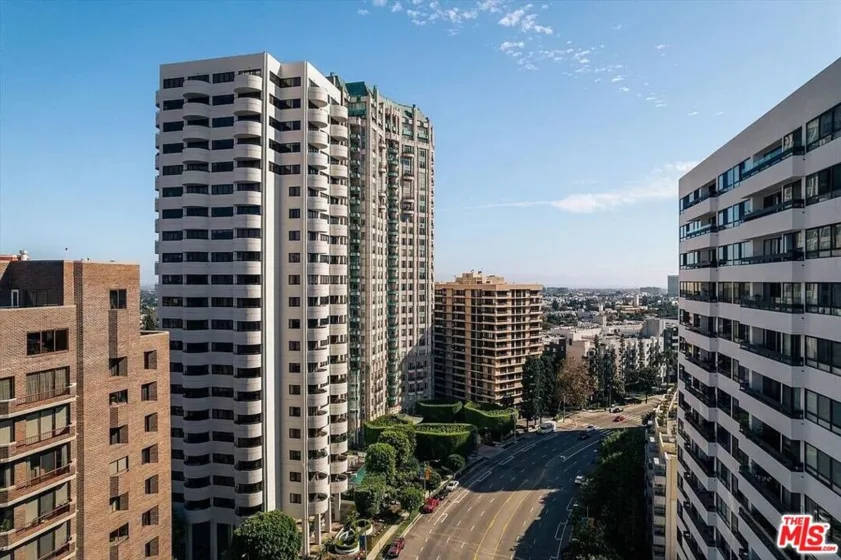 10560 Wilshire Boulevard #404 photo 44
