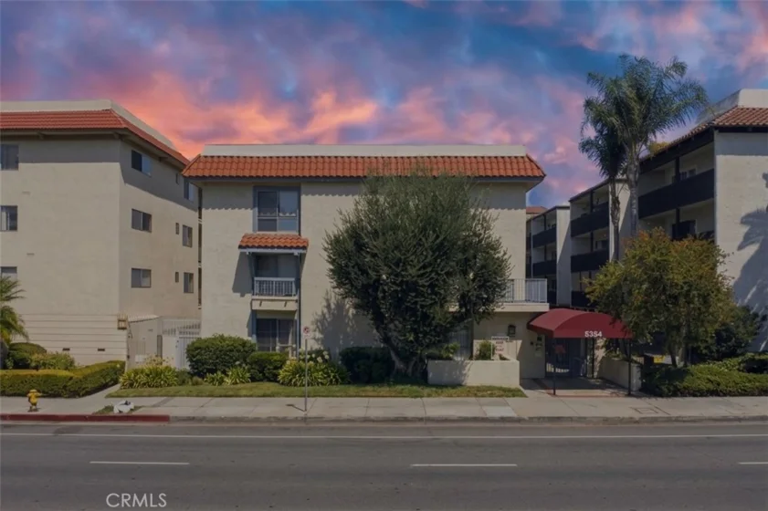 5354 Lindley Avenue #209 photo 1