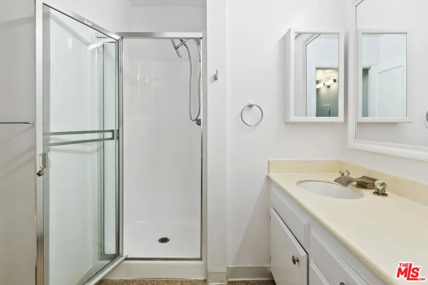 927 N Kings Road #107 photo 30
