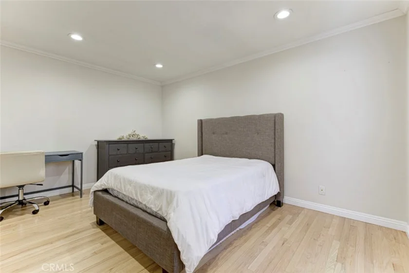 1349 N Columbus #16 photo 26