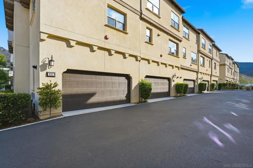931 Slate Street photo 25