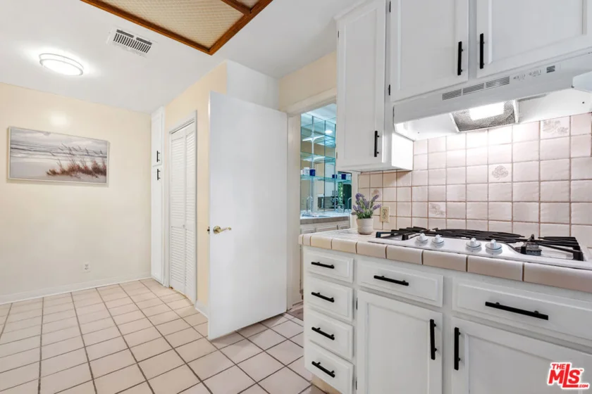 1375 Kelton Avenue #104 photo 6