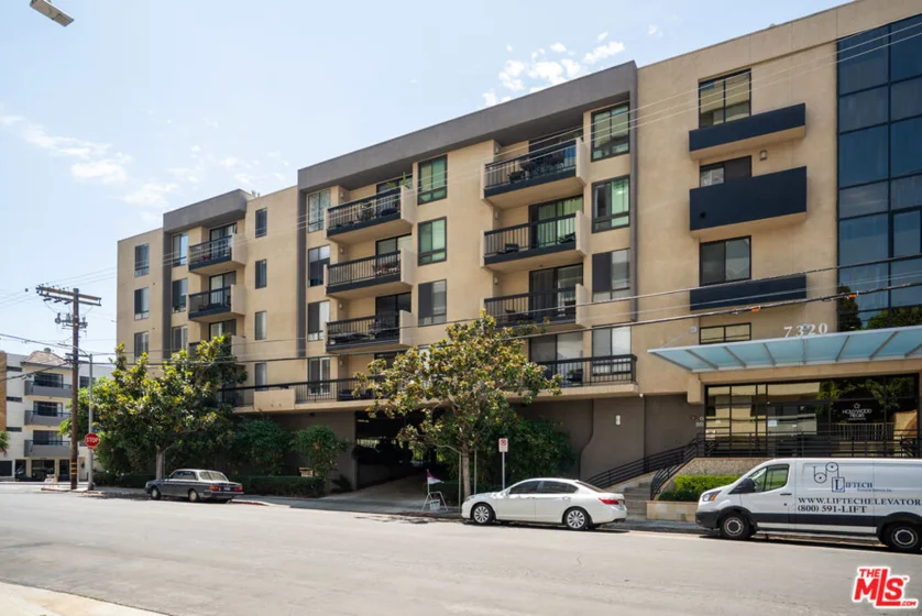 7320 Hawthorn Avenue #425 photo 2