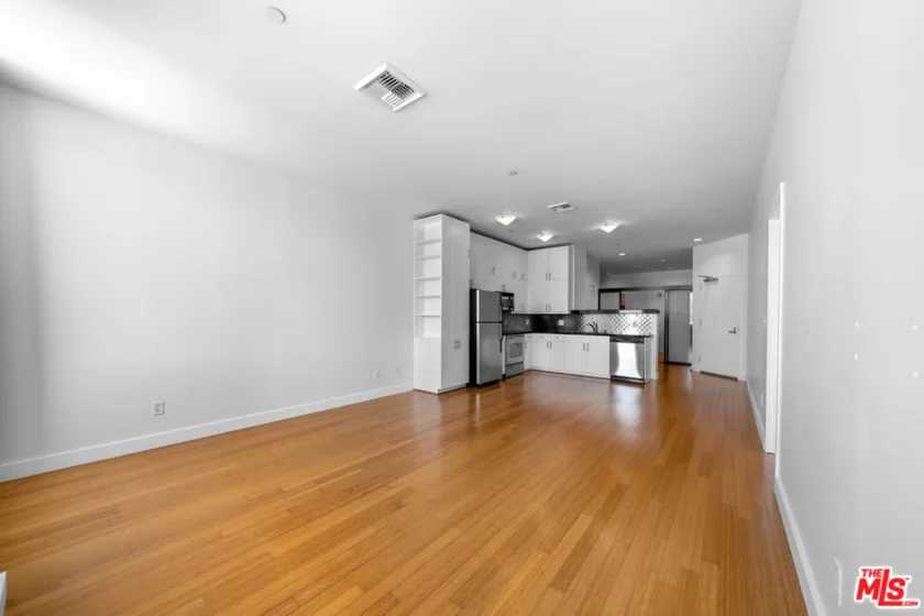 3810 Wilshire Boulevard #1801 photo 35