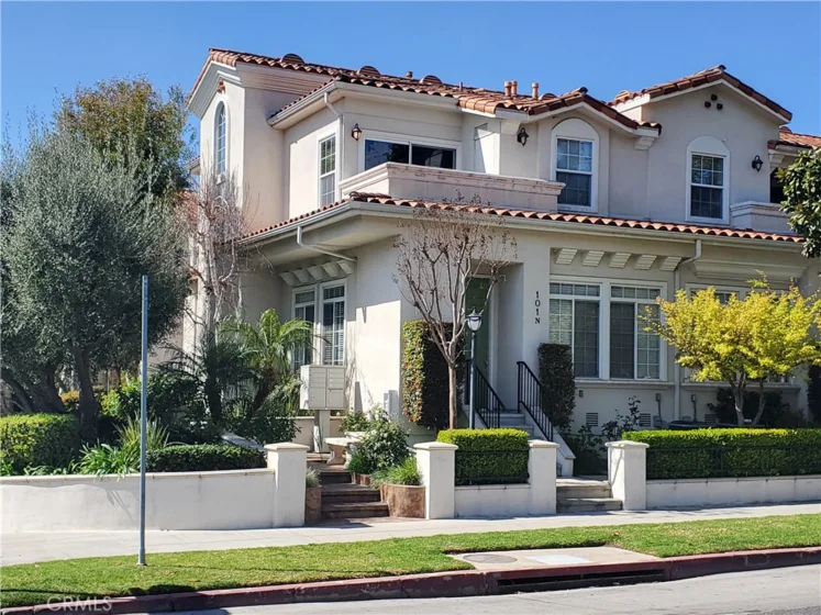 101 N Kenneth Road photo 1
