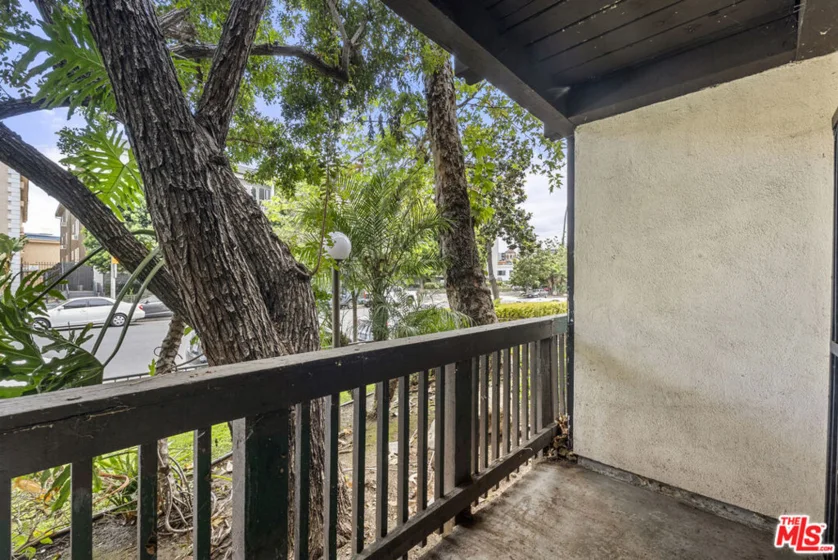 525 S Ardmore Avenue #107 photo 6
