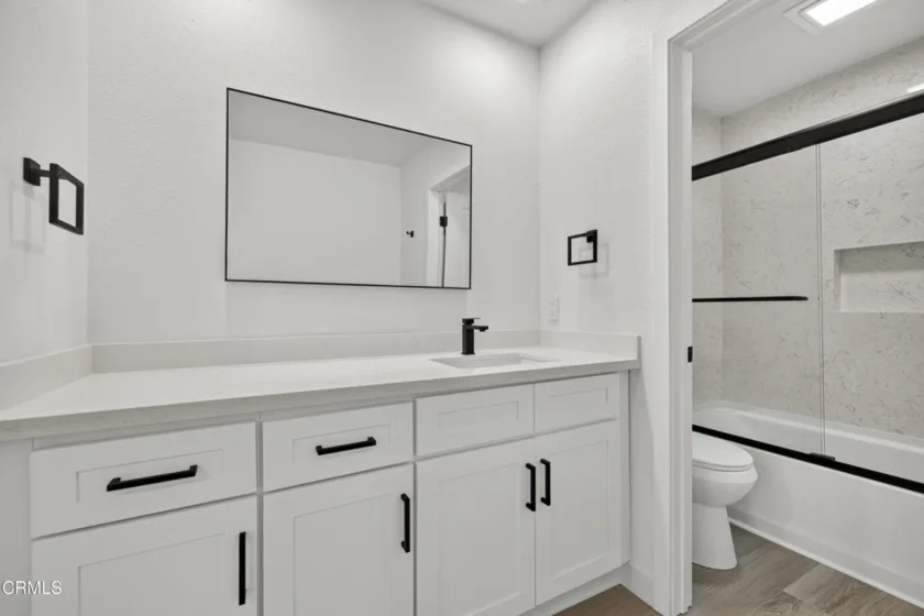 22330 Victory Boulevard #604 photo 8