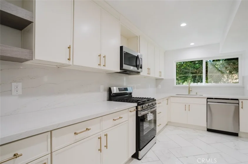 8740 Willis Avenue #6 photo 27