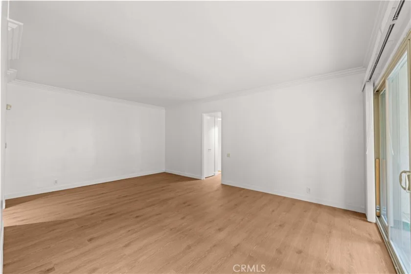 985 E California Boulevard photo 7