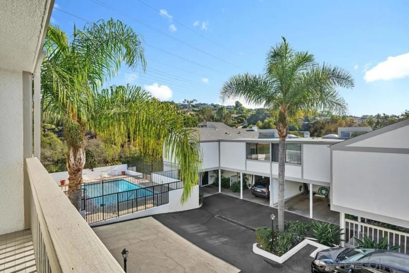 2376 Altisma Way #H photo 4
