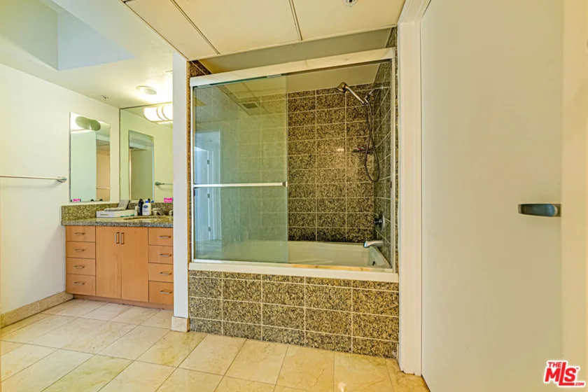 13700 Marina Pointe Drive #1018 photo 22