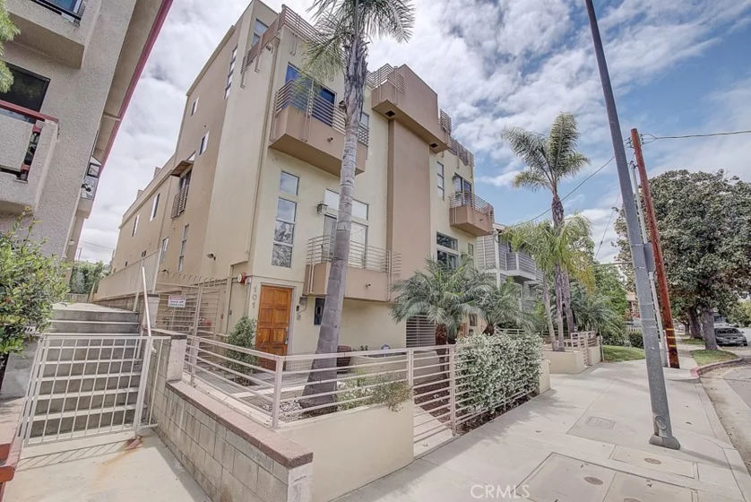 13440 Moorpark Street #104 photo 1