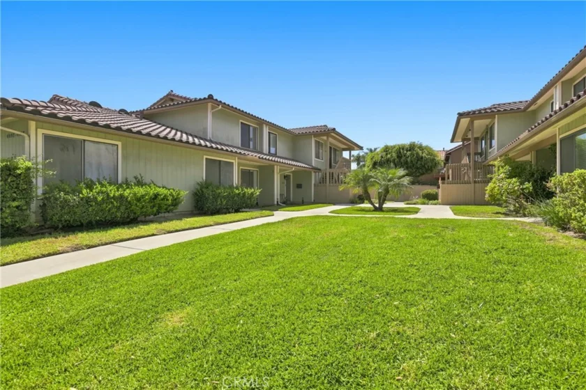 6094 Orange Avenue photo 4