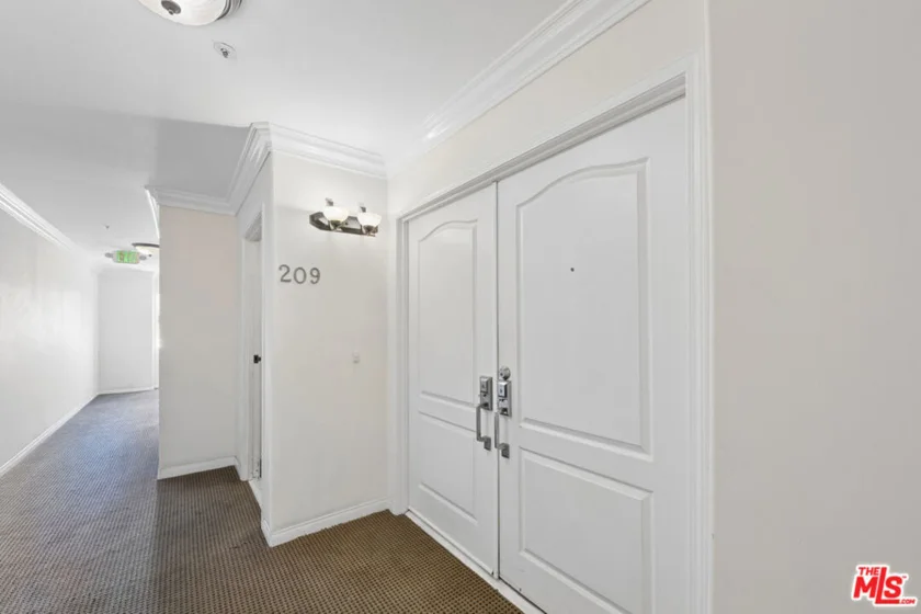 5224 Zelzah Avenue #209 photo 2
