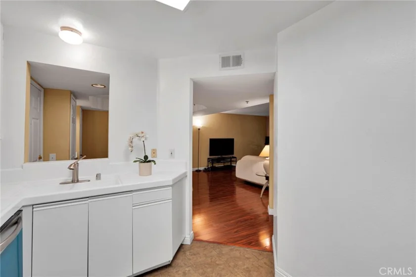 801 Pine Avenue #205 photo 14