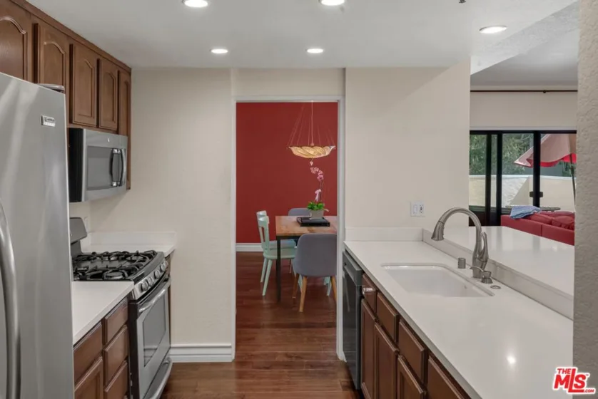 1722 Malcolm Avenue #304 photo 16