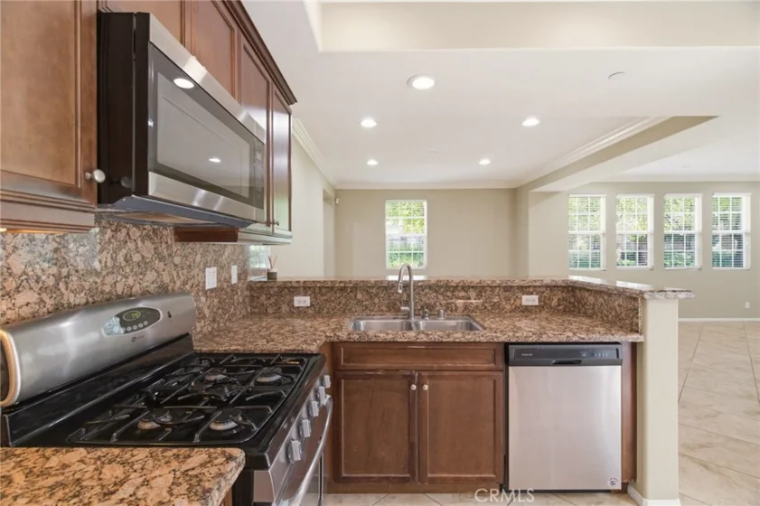 15247 Cambridge Street photo 15