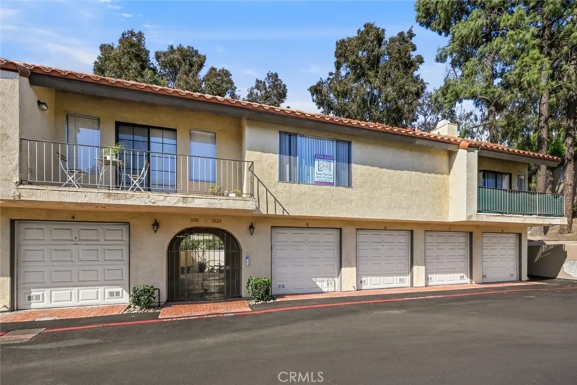1016 Grape Street photo 2