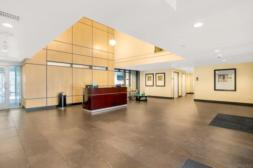 425 W Beech Street #805 photo 20