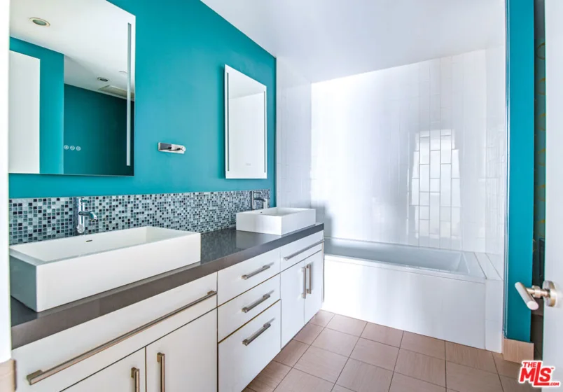 928 N Croft Avenue #202 photo 21