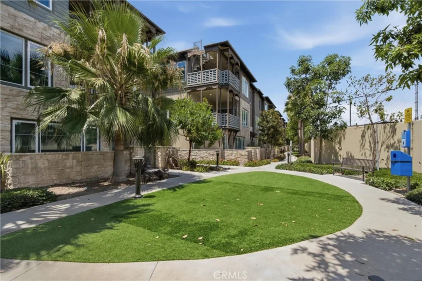 1313 Doheny photo 2