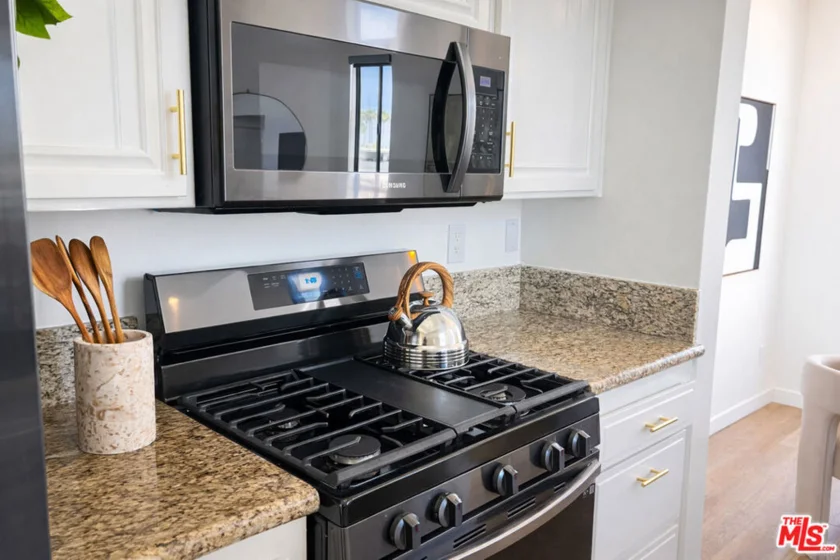 13920 Moorpark Street #308 photo 7