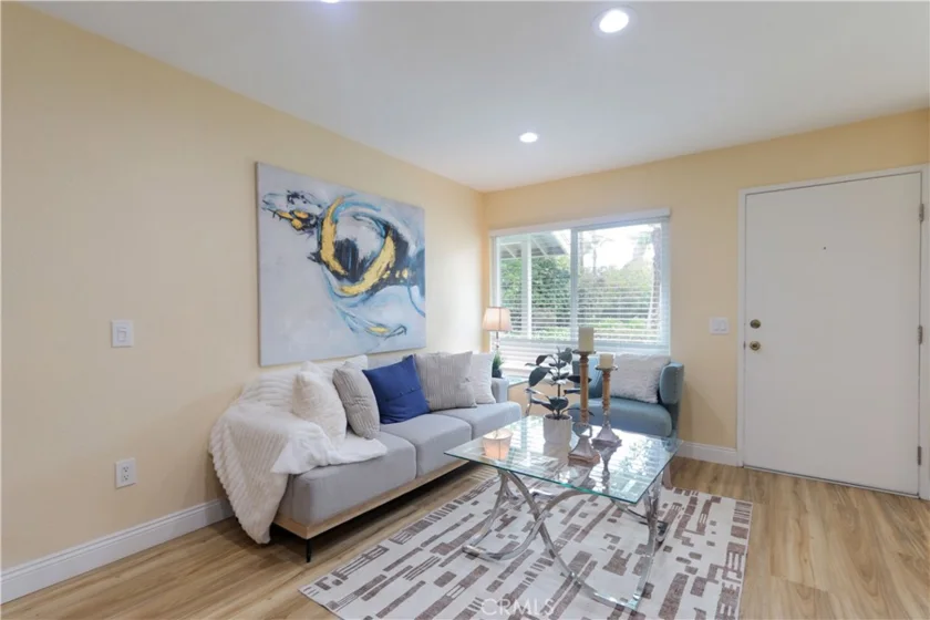 2713 W Northwood photo 2