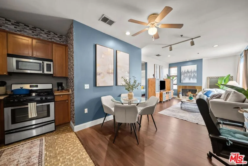 6938 Laurel Canyon Boulevard #310 photo 7