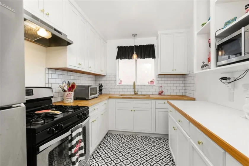1825 E 3rd Street #4 photo 32