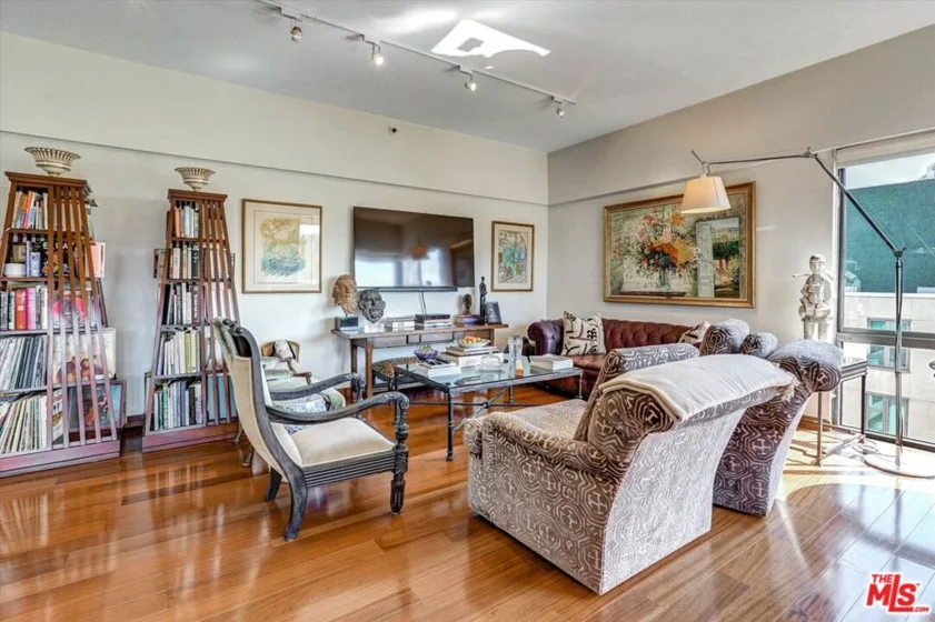 10445 Wilshire Boulevard #504 photo 13