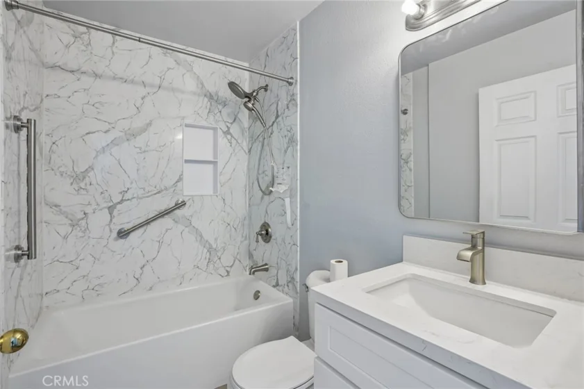 321 W Queen Street #20 photo 6