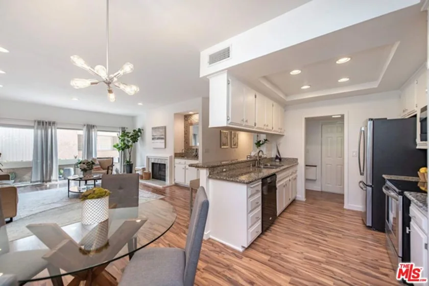 5139 Balboa Boulevard #203 photo 7