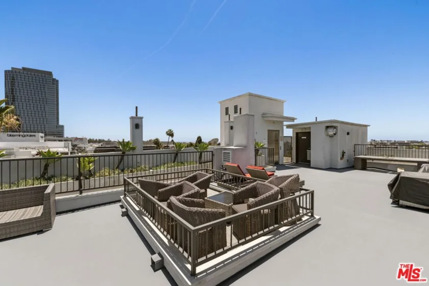 10269 Santa Monica Boulevard photo 18