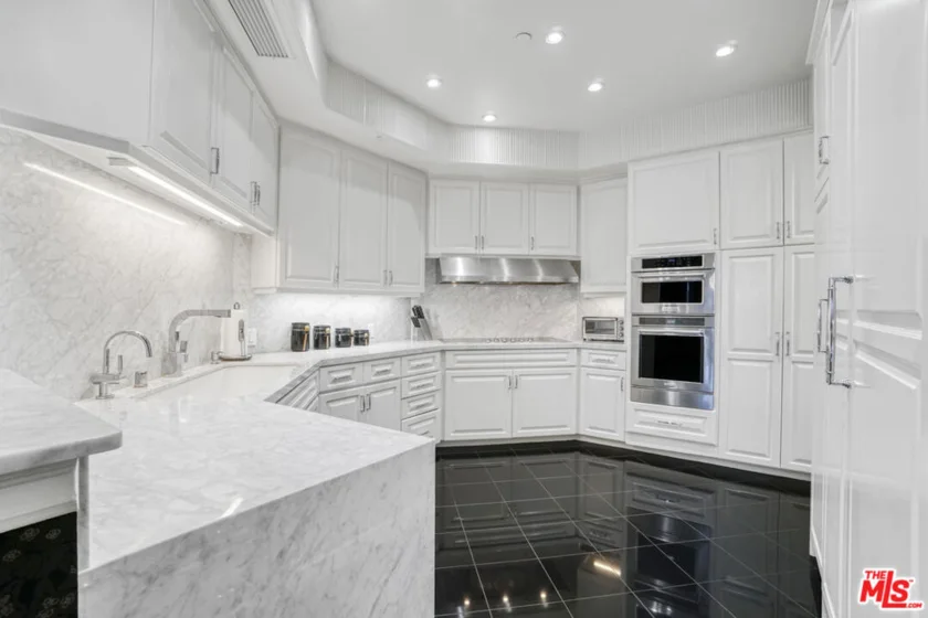 10551 Wilshire Boulevard #902 photo 13