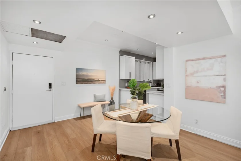 828 N Hudson Avenue #106 photo 20