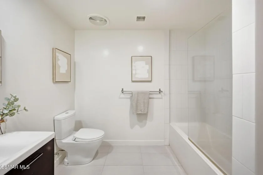 5016 Bakman Avenue #104 photo 30