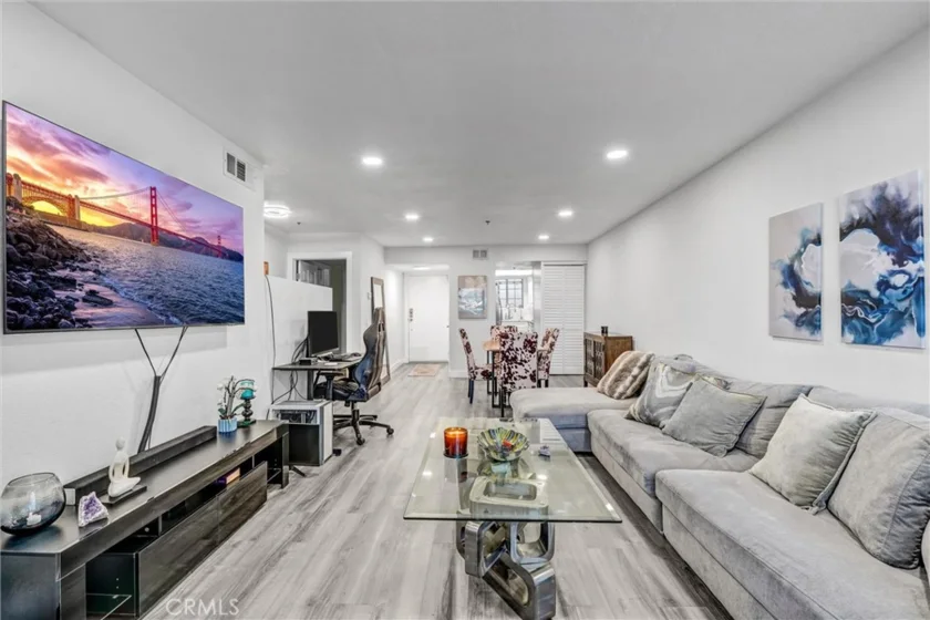 6545 Reseda Boulevard #6 photo 3