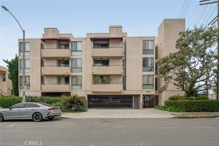 1815 Glendon Avenue #203 photo 1
